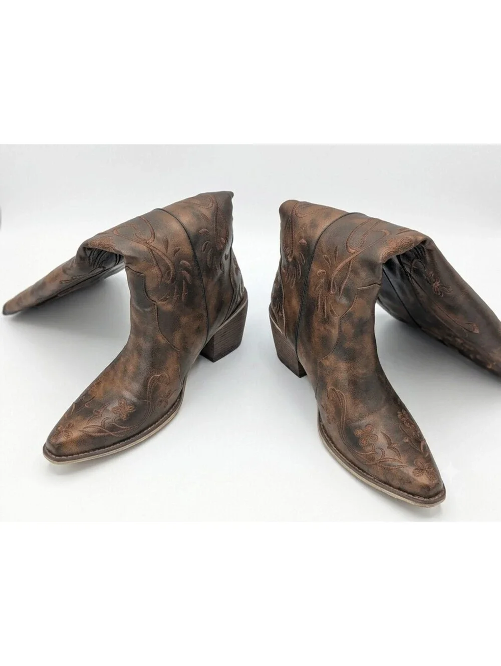 Wet Kiss Dark Brown Floral Embroidered Cowgirl Boots Size 11